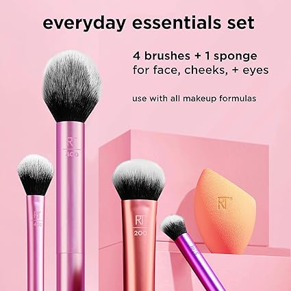 Real Techniques | Everyday Essentials: Brushes and Sponge Set - Buy Now Pakistan